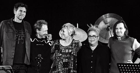 HÉLÈNE LABARRIÈRE - PUZZLE